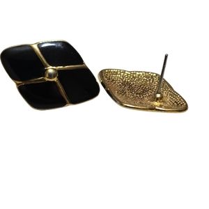 Black/Gold Tone Enamel Criss Cross Earrings L12